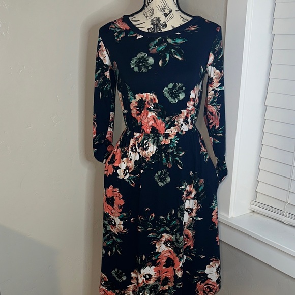 JessaKae Classic Floral Dress - Picture 1 of 10